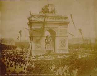 PHOTOS DE PARIS : Evenement historique, Funérailles de Victor Hugo. (titre factice) ; © Loches ; ©  Musée Lansyer