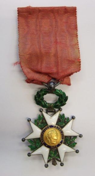 Croix de chevalier de la Légion d'honneur d'Emmanuel Lansyer (titre factice) ; © Loches ; ©  Musée Lansyer