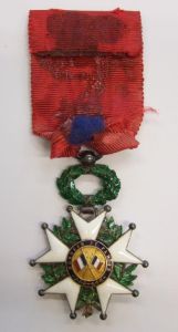 Croix de chevalier de la Légion d'honneur d'Emmanuel Lansyer (titre factice) ; © Loches ; ©  Musée Lansyer