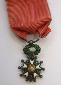 Réduction de la croix de chevalier de la Légion d'honneur d'Emmanuel Lansyer (titre factice) ; © Loches ; ©  Musée Lansyer