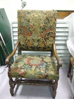 fauteuil style Louis XIII (titre factice) ; © Loches ; ©  Musée Lansyer