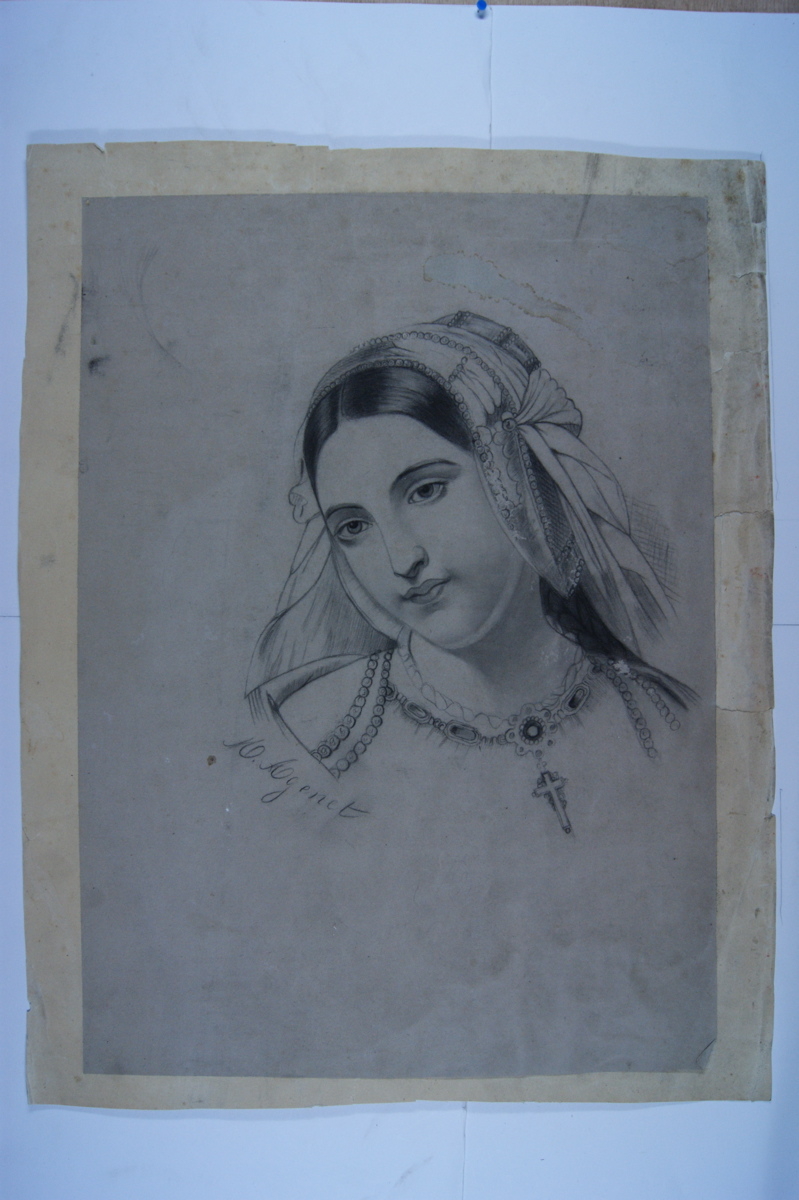Portrait d'une femme avec coiffe et collier. (titre factice)