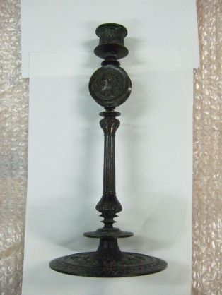 chandelier à médaille (titre factice) ; © Loches ; ©  Musée Lansyer