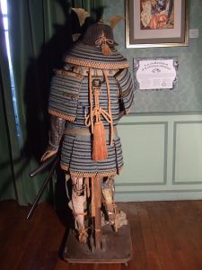Armure japonaise de samouraï. (titre factice)