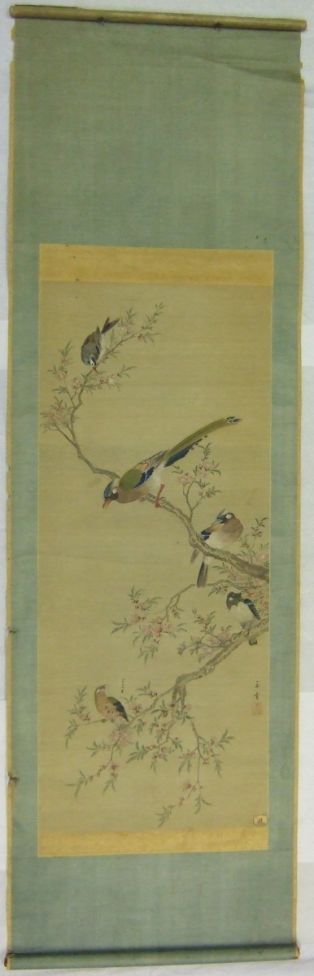 Kakémono avec cinq oiseaux sur un rameau en fleur .(titre factice)