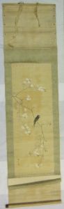 Kakémono avec un oiseau posé sur un rameau fleuri.(titre factice)
