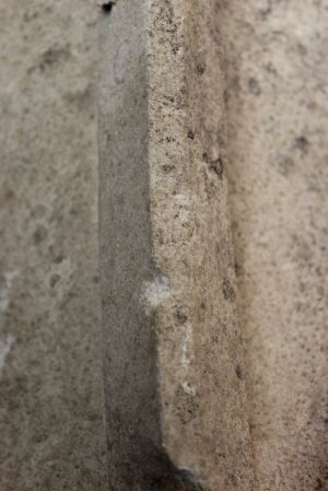 Fragment de dais plaqué sur une façade intérieure ou extérieure. ; © Ambre Lezziero et Philippe Bon