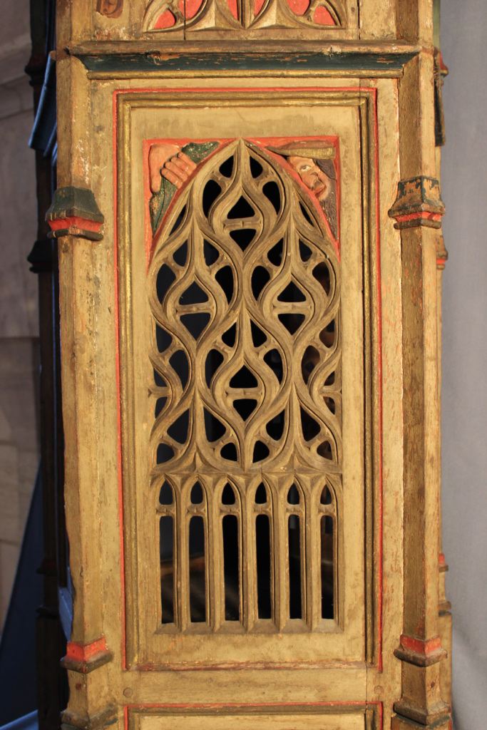Tour eucharistique ; tabernacle-reliquaire en bois polychrome