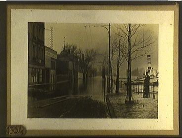 Inondations 26 janvier 1910 - Le quai de Suresnes (côté nord)