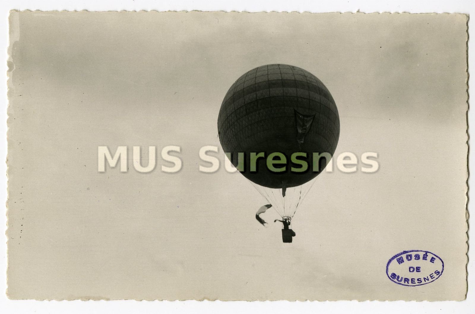 Fête de la muse 1931 - Gonflement d'un ballon, en plein vol l'aéronaute salue