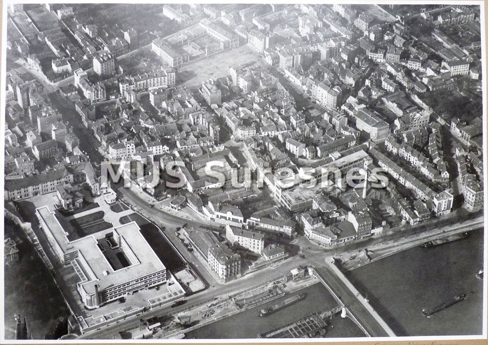 Vue aérienne de l'ancien quartier Saint Leufroy et des usines Coty