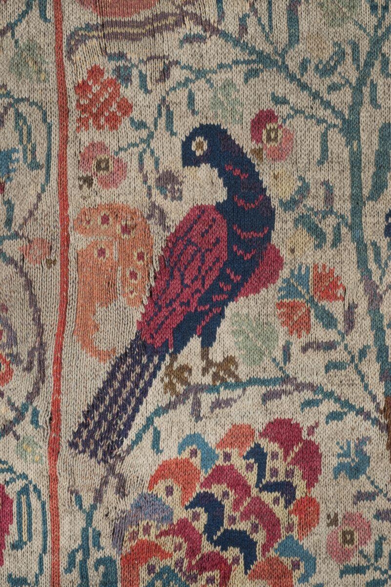 tapis tricoté aux armes de France provenant de la corporation des bonnetiers de Colmar