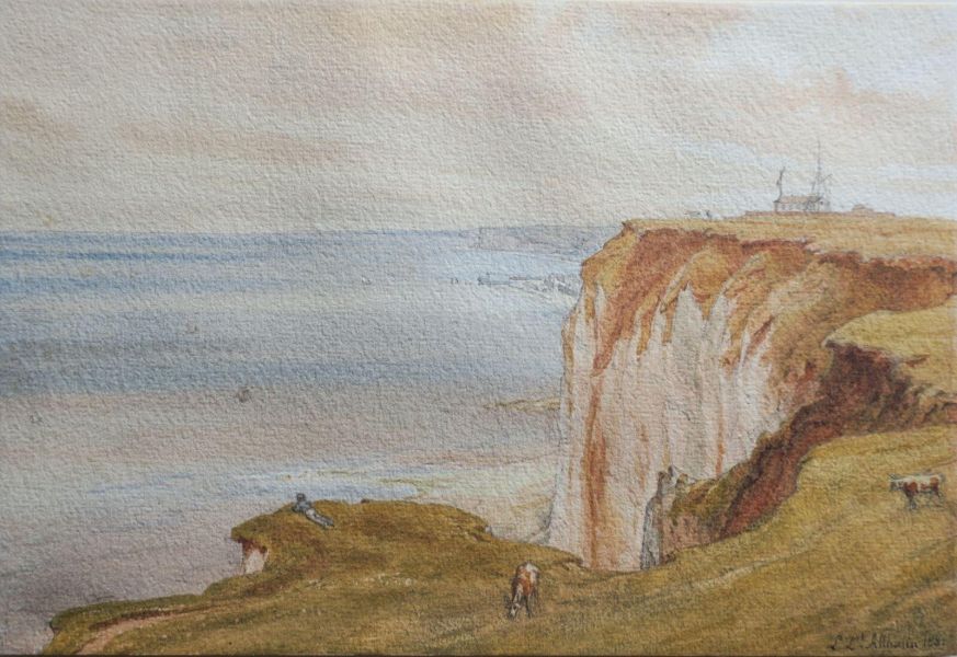 Vue des falaises de Normandie (Eu), avec un jeune homme allongé face à la mer