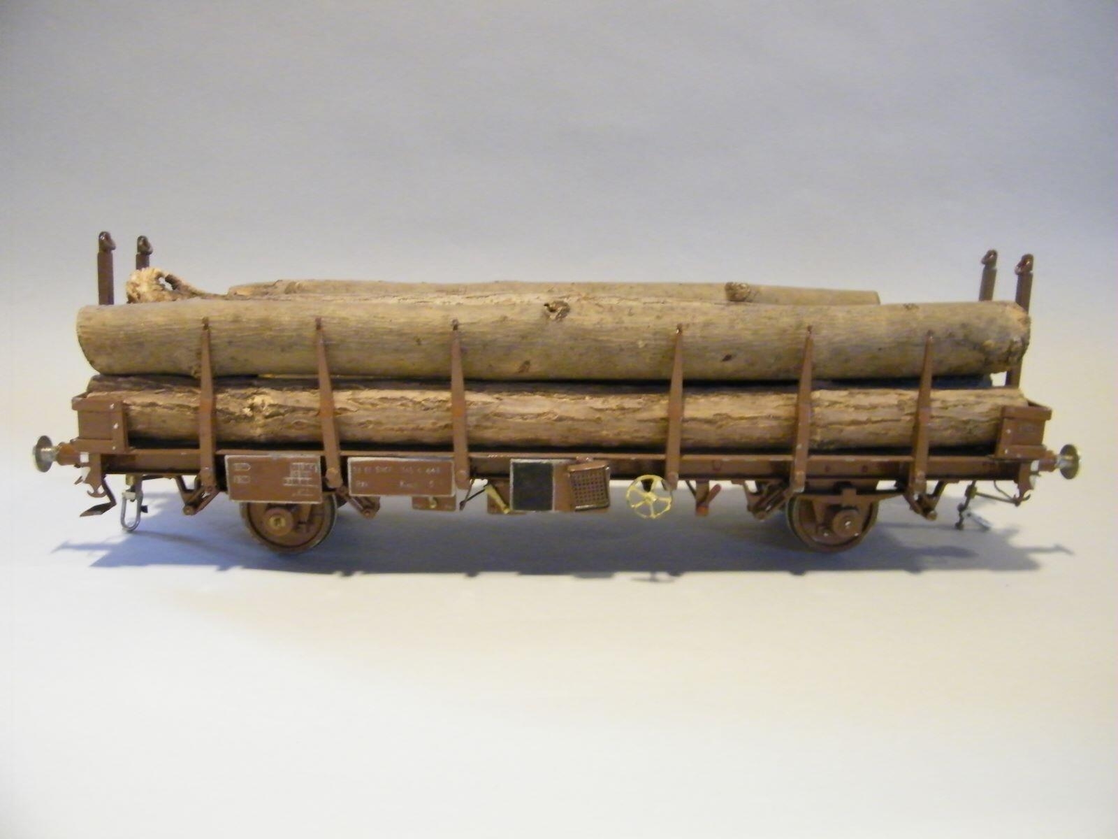 Modèle réduit de wagon de transport de bois