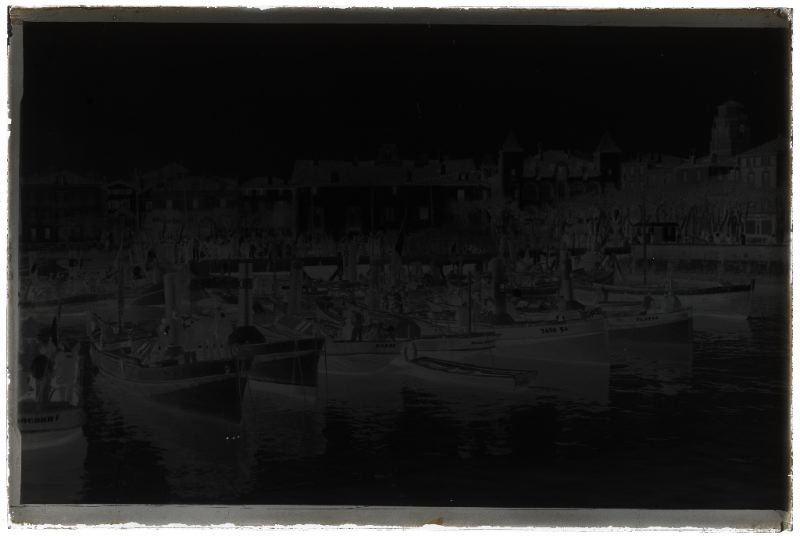 plaque de verre photographique ; Saint-Jean-de-Luz - Bateaux de pêche à vapeur
