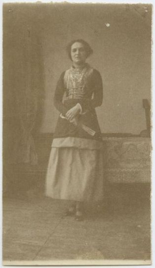 tirage photographique ; Costume de femme