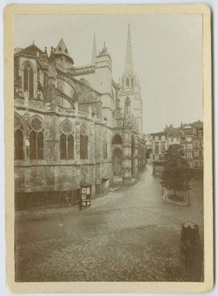 tirage photographique ; Bayonne - Le chevet de la cathédrale avant l'achèvement des réparations