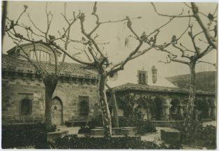 tirage photographique ; Vue d'une église