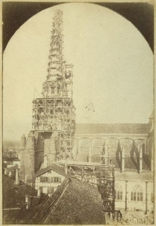 tirage photographique ; Bayonne - Vue de la flèche sud de la cathédrale en cours d'achèvement