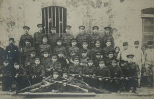 tirage photographique ; Groupe de volontaires tchèques arrivés d'Angleterre avant leur incorporation à la Légion étrangère - 1914