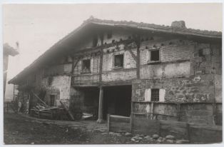 tirage photographique ; Caserios Vascos - Tipico caserio vasco, Astoreka en Larrabezúa (Vizcaya)