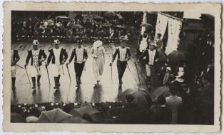 tirage photographique ; Pastorale de Roland - Première représentation - Le 19 avril 1936 sous la pluie