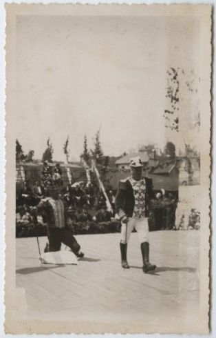 carte postale ; Pastorale de Roland - Deuxième représentation - Le 18 mai 1936 - Fierrabras est blessé par Olivier (p42)