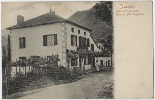 carte postale ; Itxassou - Halte des Touristes - Route du Pas de Roland