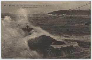 carte postale ; Biarritz - La Croix commémorative du Naufrage de la "Surprise", au Rocher de la Vierge