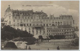 carte postale ; Biarritz - Le Casino vu de la Place Belle-Vue