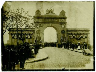 tirage photographique ; Bayonne - Arc de triomphe provisoire sur le passage de président Sadi Carnot le 23 mai 1891
