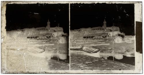 plaque de verre photographique ; Fontarabie - Vue avec une barque au premier plan