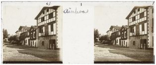 plaque de verre photographique ; Ainhoa - Maisons et rue principale