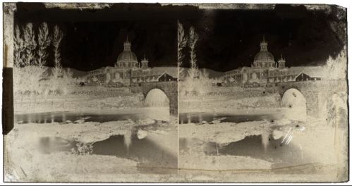 plaque de verre photographique ; Le sanctuaire de Saint-Ignace de Loyola (vue depuis la rivière)