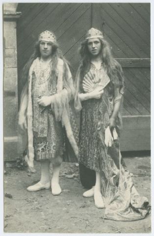 carte postale ; Sauguis - Pastorale Godefroy de Bouillon - Personnages en costume
