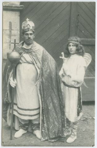 carte postale ; Sauguis - Pastorale Godefroy de Bouillon - Personnages en costume