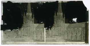 plaque de verre photographique ; Bayonne - La cathédrale, fin des travaux de restauration