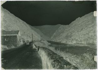 plaque de verre photographique ; Diligence sur les bords de la Nive