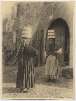 tirage photographique ; Femmes de Barranca portant des ferretas