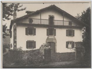 tirage photographique ; Maison Enautenia à Saint-Etiennede-Baïgorry (Eiheralde)
