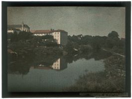 plaque de verre photographique ; Ustaritz - La Nive et le chevet de l'église