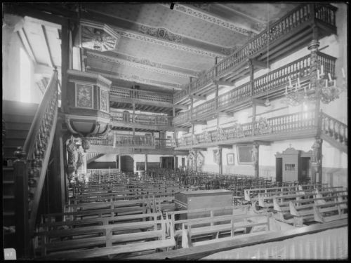 plaque de verre photographique ; Itxassou - Intérieur de l'église - Les galeries