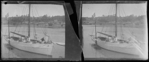 plaque de verre photographique ; Bayonne - Un voilier à l'ancre au port