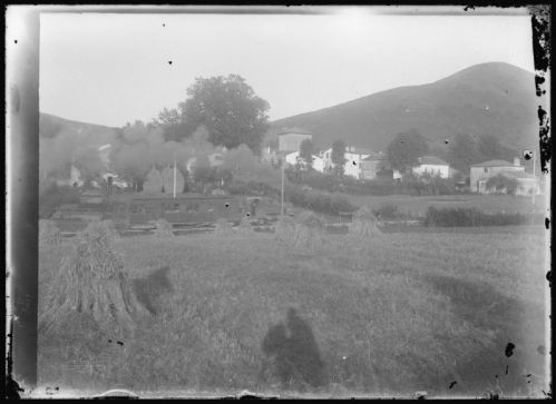 plaque de verre photographique ; Le train devant Ascain