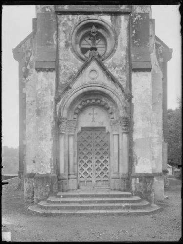 plaque de verre photographique ; Arbouet - Portail de l'église