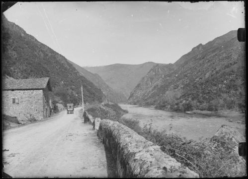 plaque de verre photographique ; Diligence sur les bords de la Nive