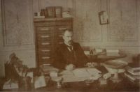Raymond Poincaré à son bureau (titre factice)