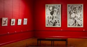 "The cost of living", salle rouge du parcours d'art ; © PAITRAULT Angélique ; © Ville de Narbonne ; ©  Palais-Musée des Archevêques de Narbonne