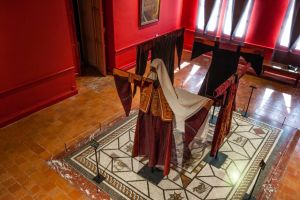 Robes et Parures de Palestine ; © PAITRAULT Angélique ; © Ville de Narbonne ; ©  Palais-Musée des Archevêques de Narbonne