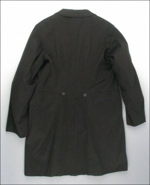 redingote (1 ère moitié 20e s.) en drap de laine noir (titre factice)